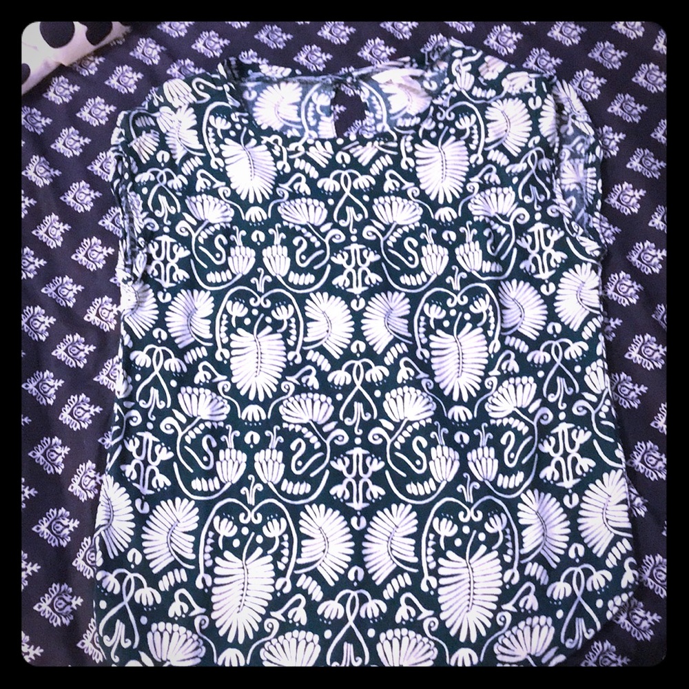 H&M green and white pattern Size: 10 blouse